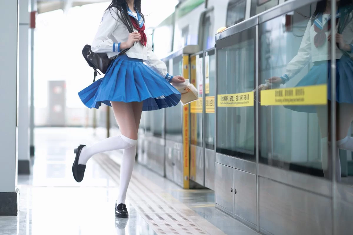 桜桃喵 – 地铁jk [33P-527MB]